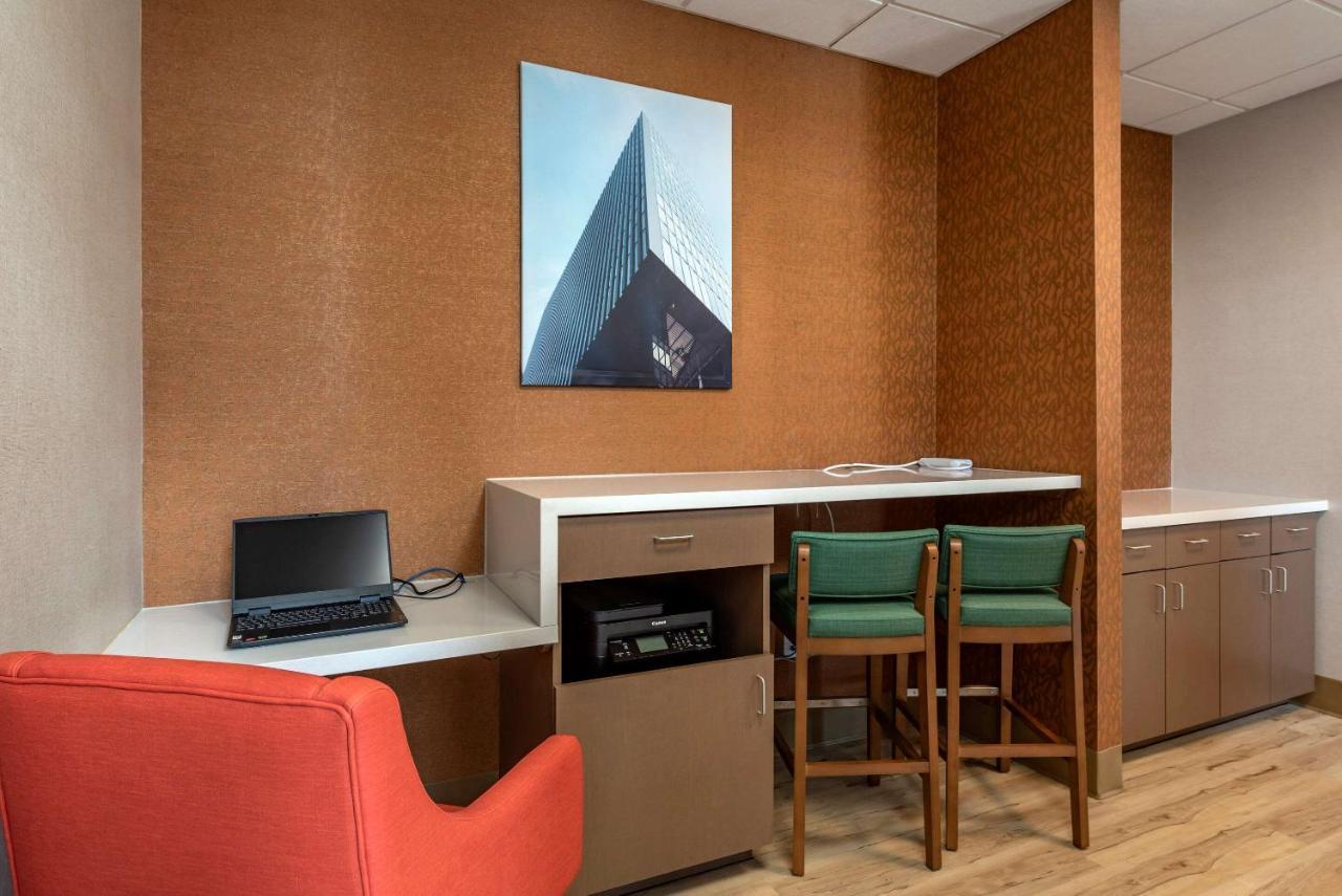 Comfort Suites Colorado Springs East - Medical Center Area Εξωτερικό φωτογραφία