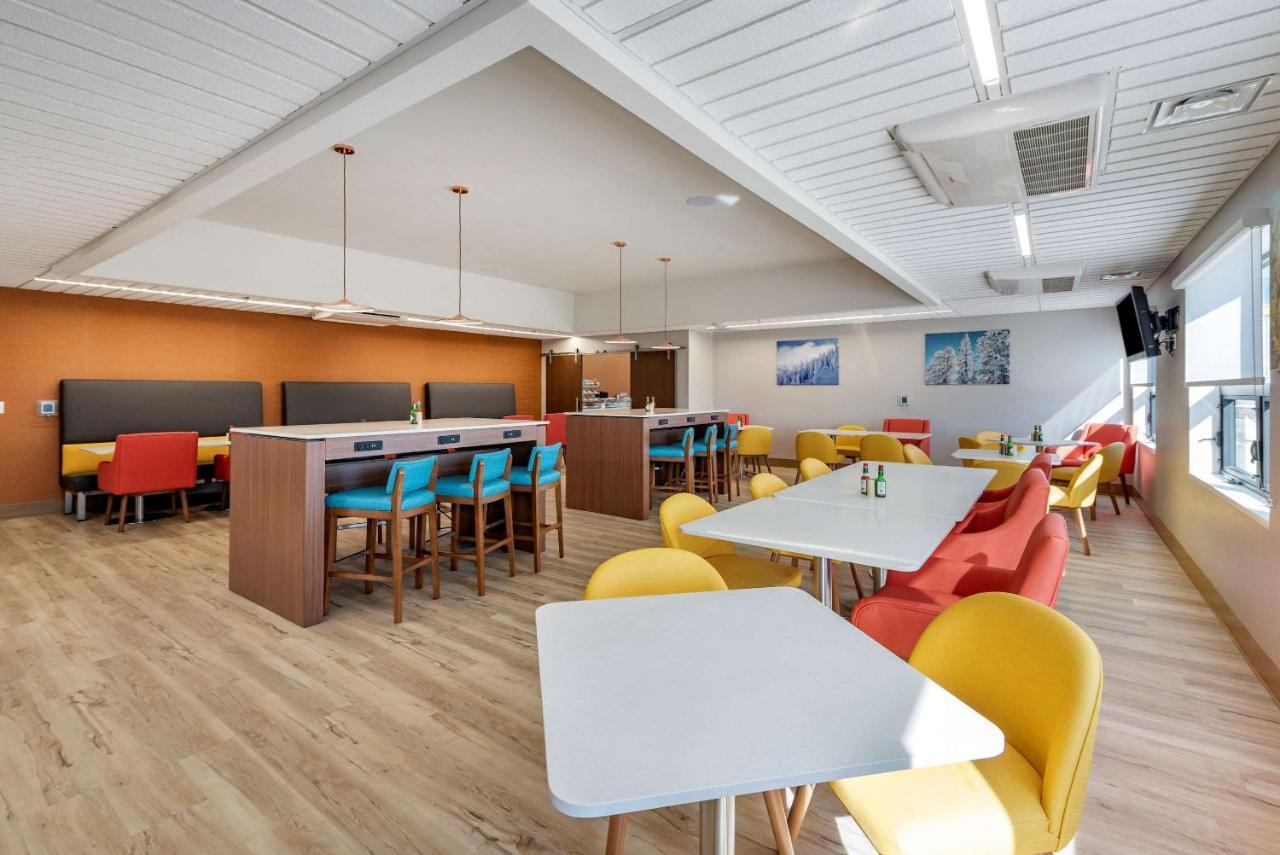 Comfort Suites Colorado Springs East - Medical Center Area Εξωτερικό φωτογραφία